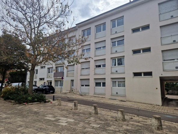 Appartement T3 avec terrasse et parking à Seichamps