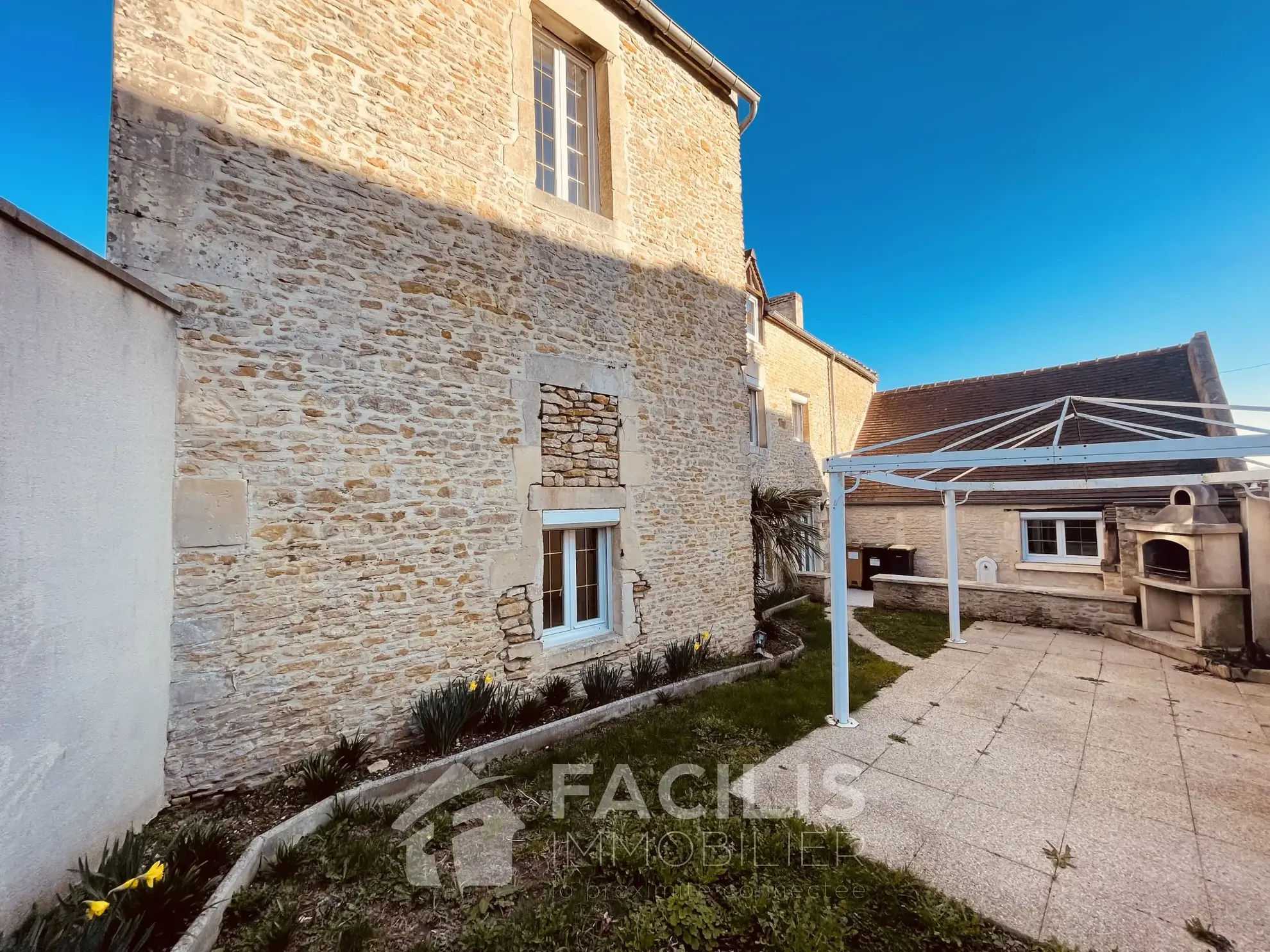 Maison en pierre atypique au charme fou de 150 m2 à Moult (14370) 