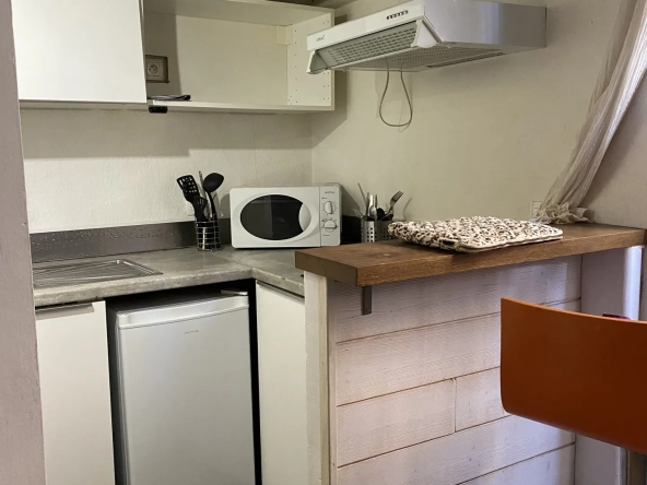 Studio à vendre à Bordeaux - Proche du centre-ville et des commodités 