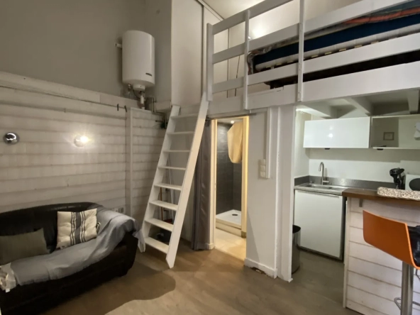 Studio à vendre à Bordeaux - Proche du centre-ville et des commodités 