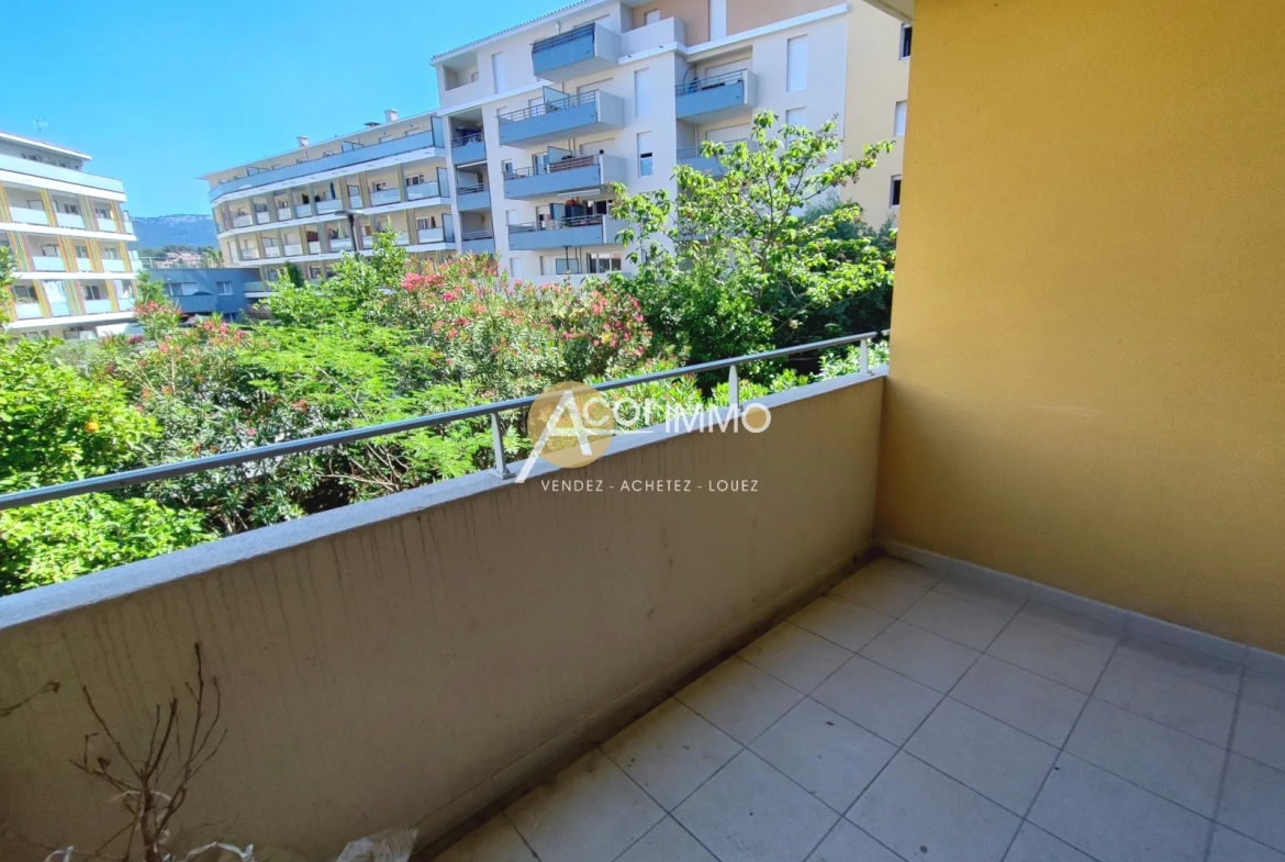 Studio avec terrasse et parking privatif en sous-sol à La Seyne-sur-Mer 