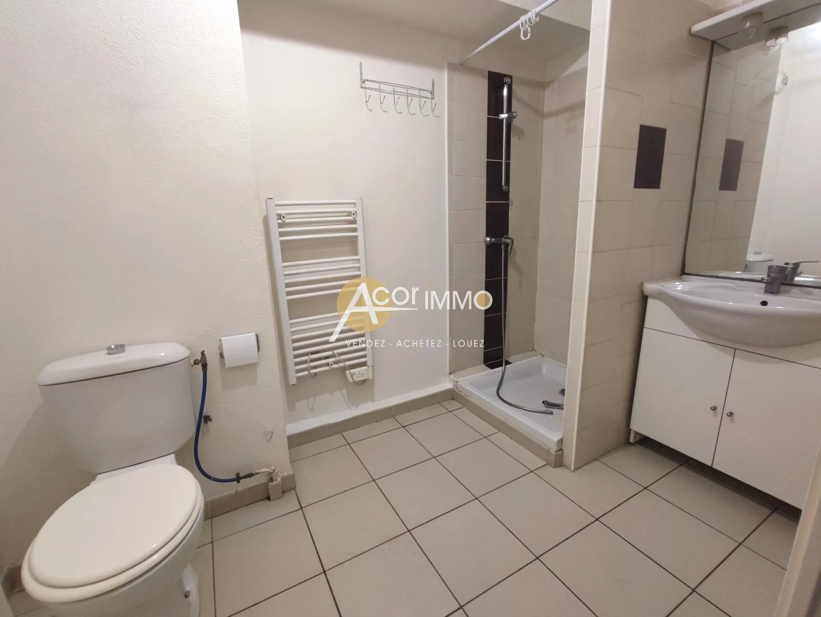 Studio avec terrasse et parking privatif en sous-sol à La Seyne-sur-Mer 