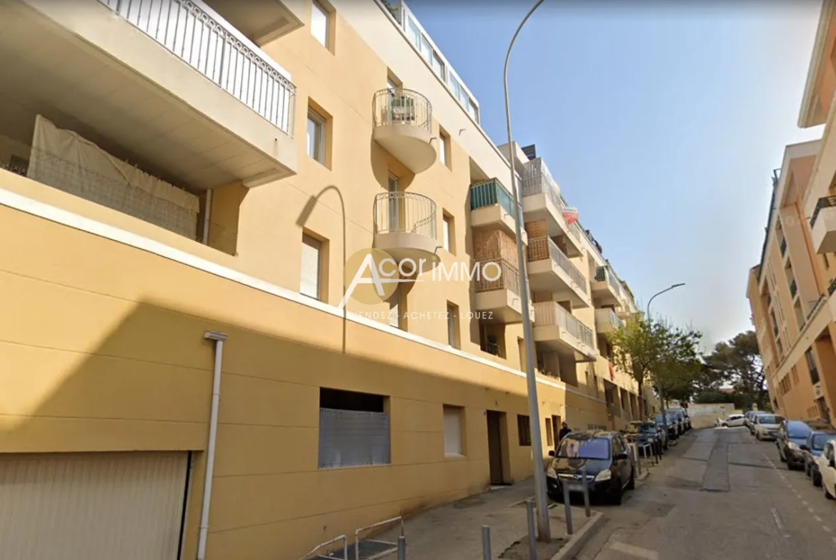 Studio avec terrasse et parking privatif en sous-sol à La Seyne-sur-Mer 