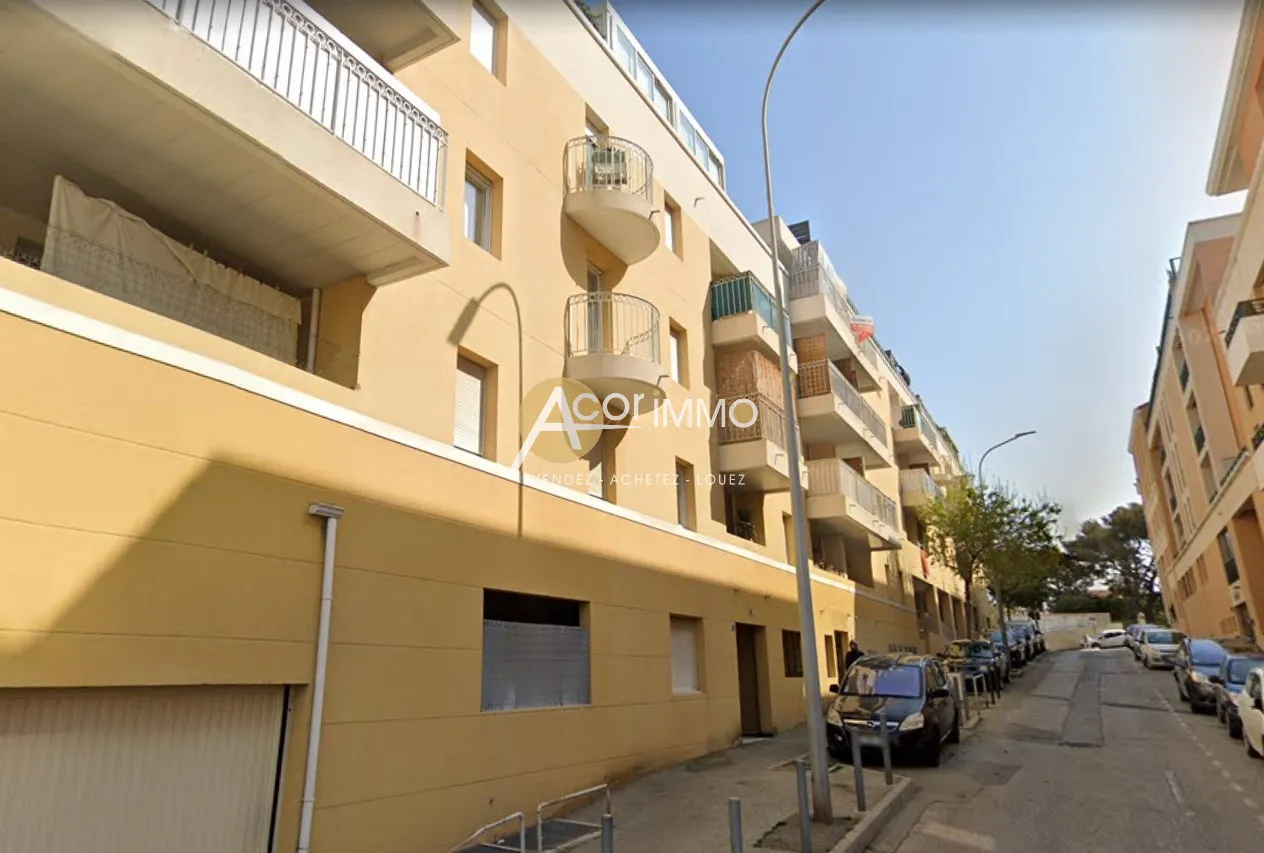 Studio avec terrasse et parking privatif en sous-sol à La Seyne-sur-Mer 