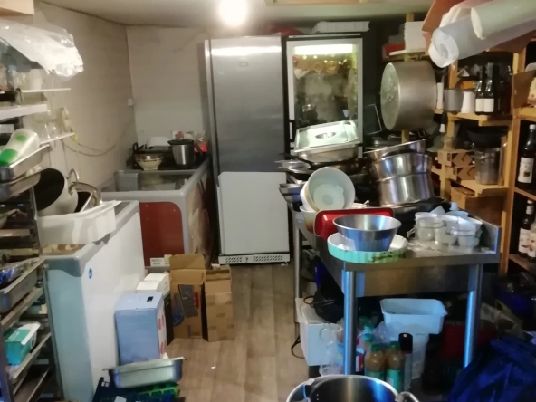 Immeuble de Rapport! Plein centre ville :Bar et restaurant avec locataire occupant!! 