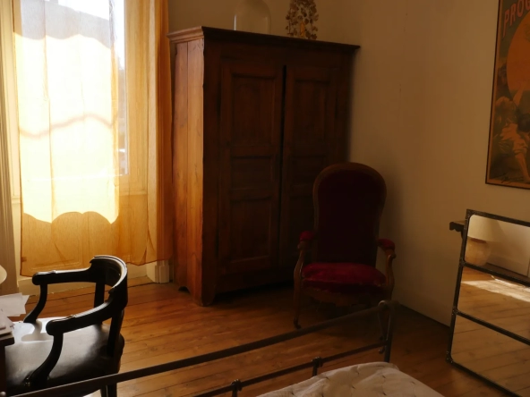 Maison de 188 m2 avec jardin, cave et garage à Montbrison 
