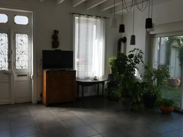 Maison de 188 m2 avec jardin, cave et garage à Montbrison 