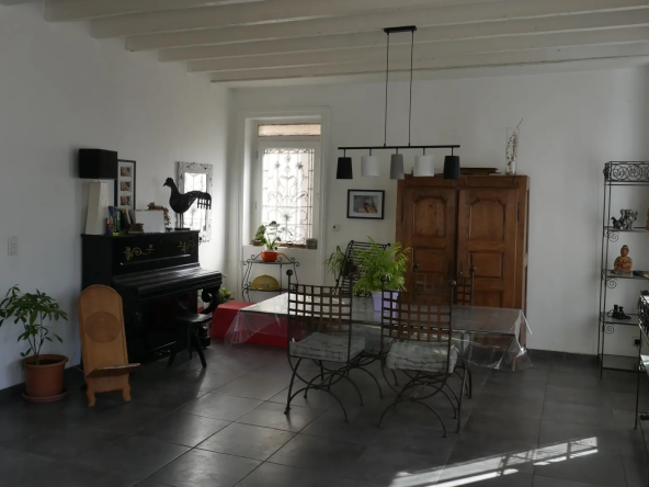 Maison de 188 m2 avec jardin, cave et garage à Montbrison 