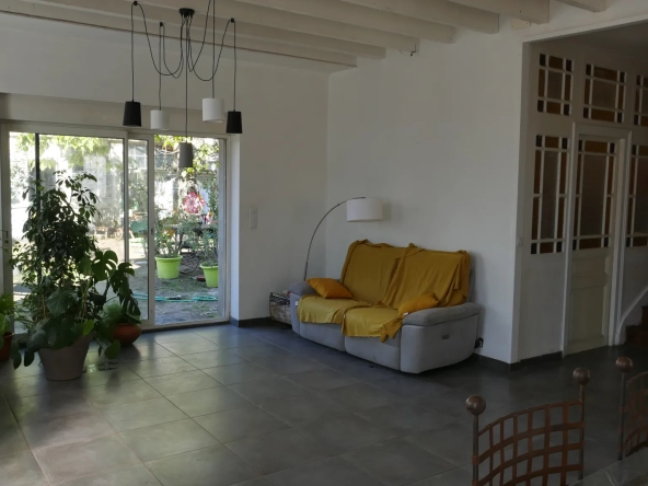 Maison de 188 m2 avec jardin, cave et garage à Montbrison 