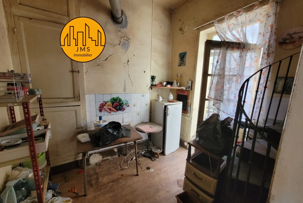 Ancien commerce offrant de nombreuses possibilités à Le Montet 