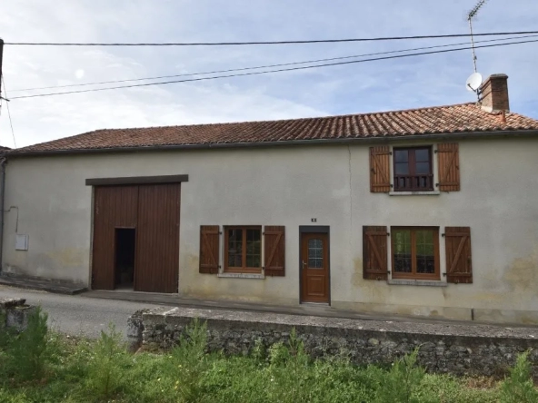 Maison de Hameau avec Terrain et Grange à Montbron 16220