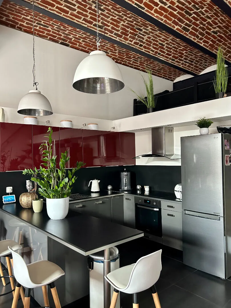 Loft de 135m2 à Tourcoing avec Cuisine Ouverte et Parking 