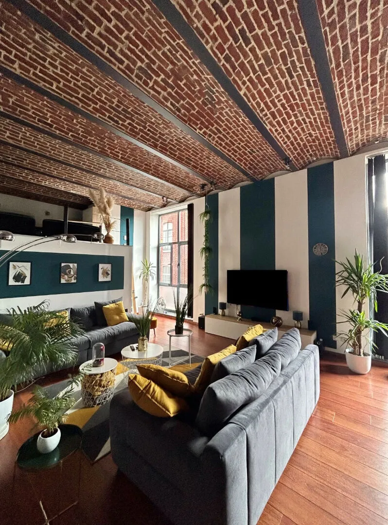 Loft de 135m2 à Tourcoing avec Cuisine Ouverte et Parking 