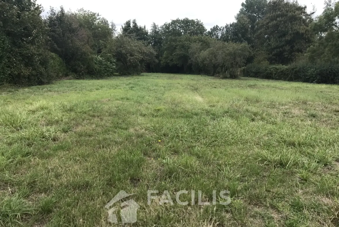 Terrain constructible à Moncontour - 3084 m2 