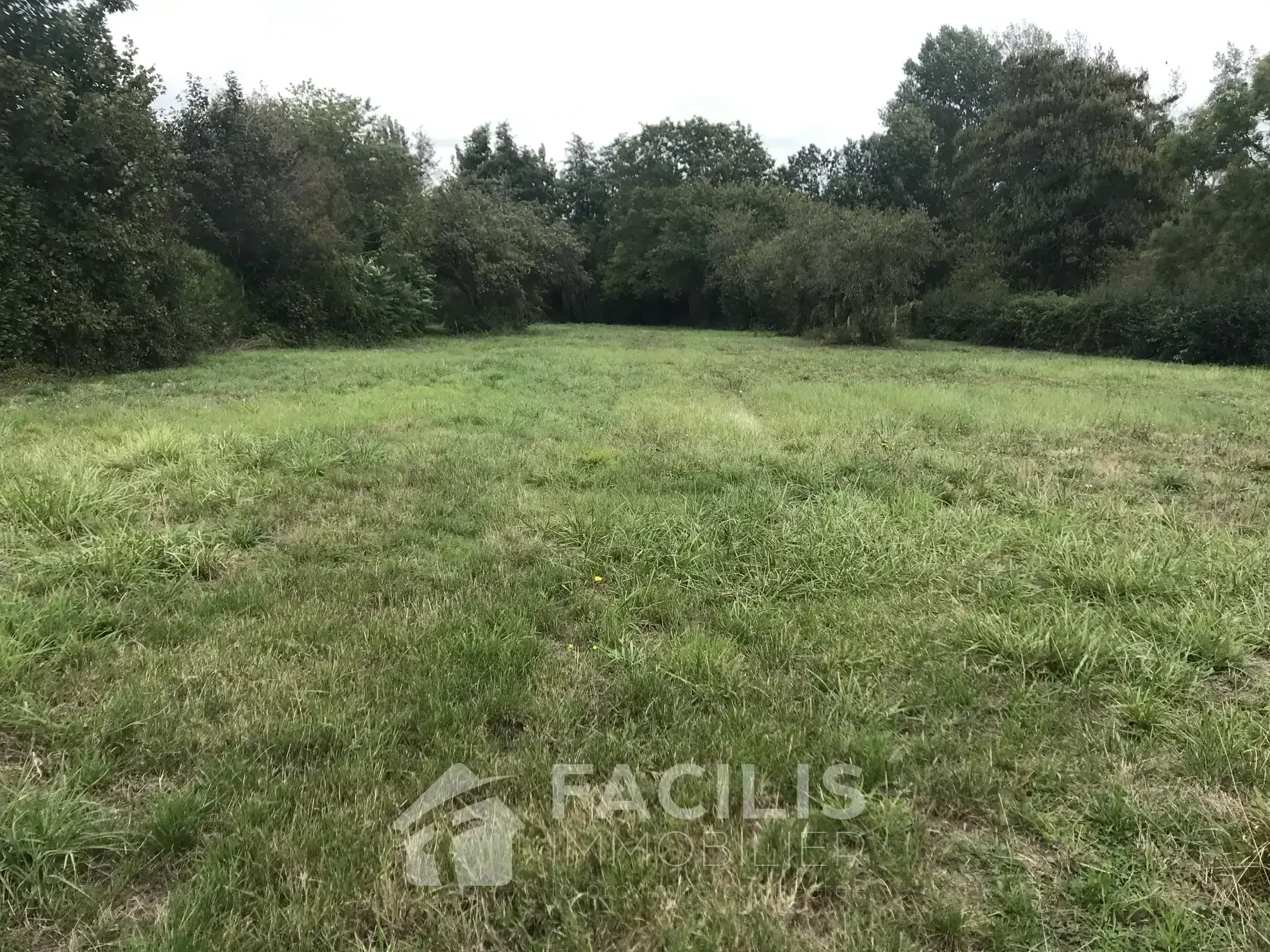 Terrain constructible à Moncontour - 3084 m2 