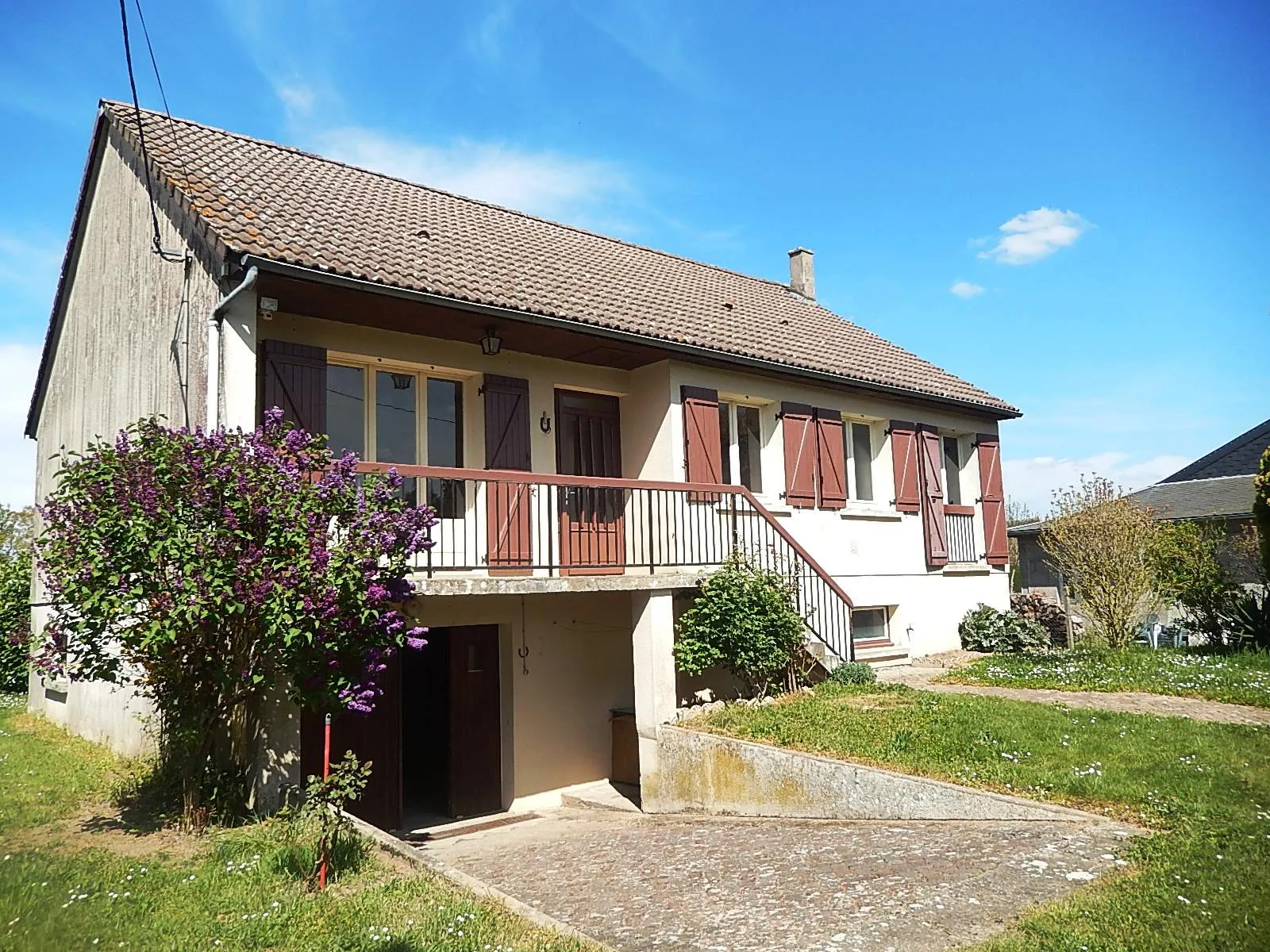 Maison sur sous-sol avec verger à Cerilly - 3300m2 