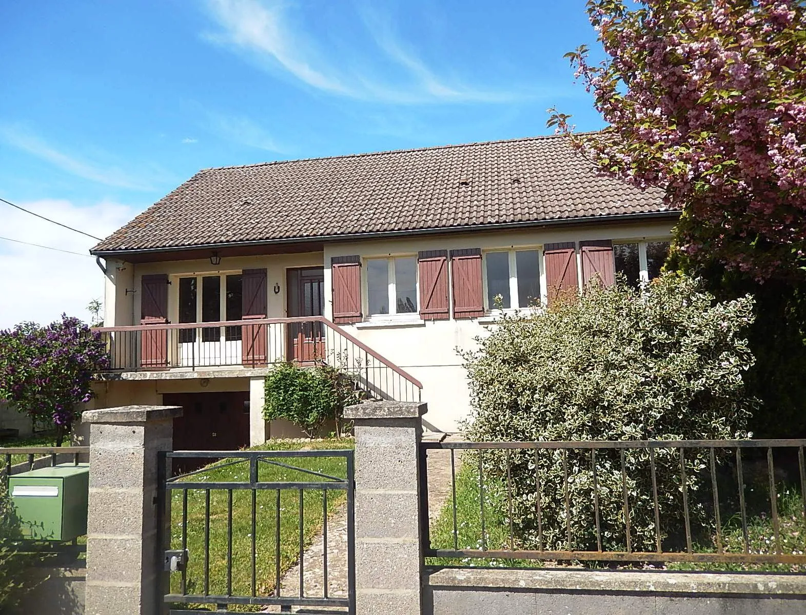 Maison sur sous-sol avec verger à Cerilly - 3300m2 