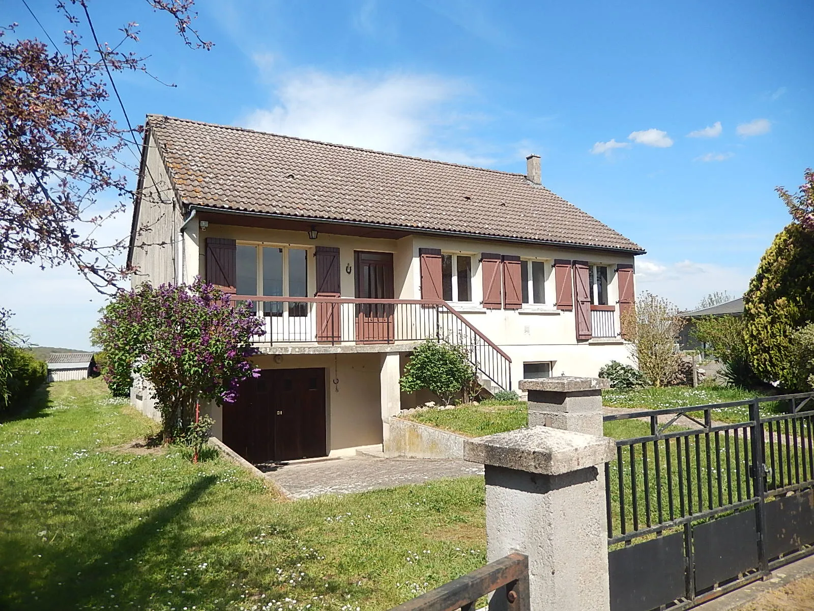 Maison sur sous-sol avec verger à Cerilly - 3300m2 