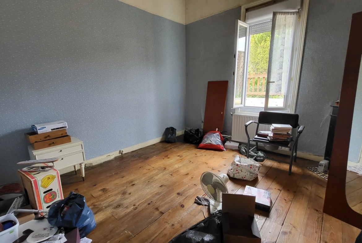 Maison de ville avec joli jardin de 394 m2 arboré et fleuri en bord de rivière à La Couronne, Angoulème 