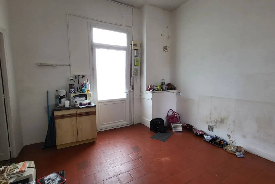 Maison de ville avec joli jardin de 394 m2 arboré et fleuri en bord de rivière à La Couronne, Angoulème 