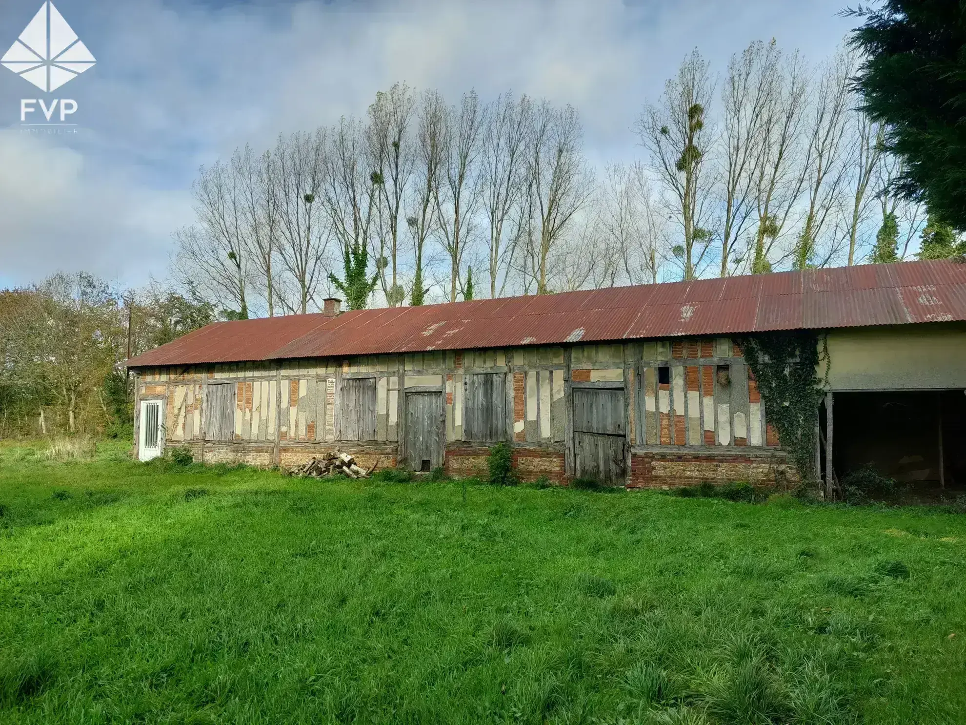 Clos masure sur 2.7 hectares avec dépendances à vendre à Yvetot 