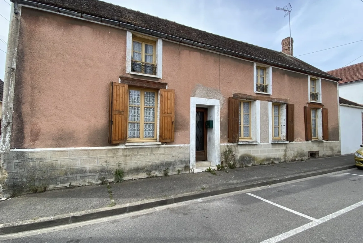 Maison de bourg à rénover entièrement - Région Provins 
