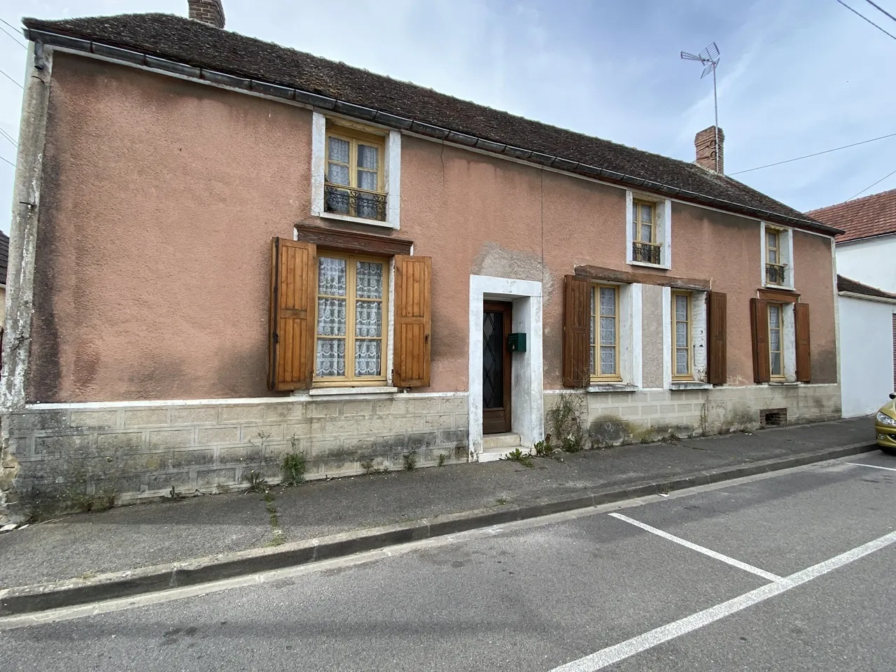 Maison de bourg à rénover entièrement - Région Provins 