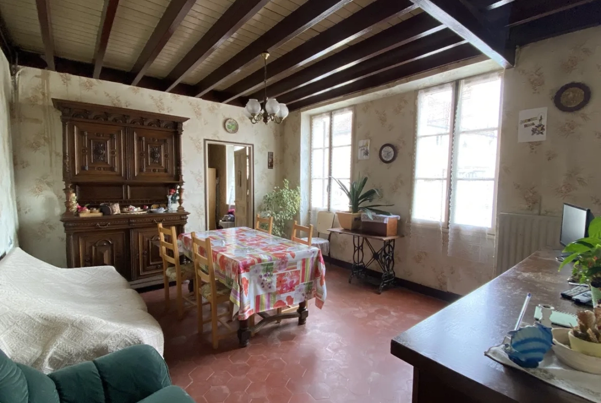 Maison de bourg à rénover entièrement - Région Provins 