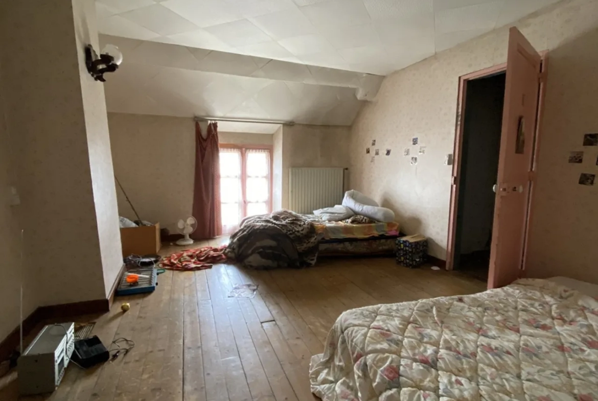 Maison de bourg à rénover entièrement - Région Provins 