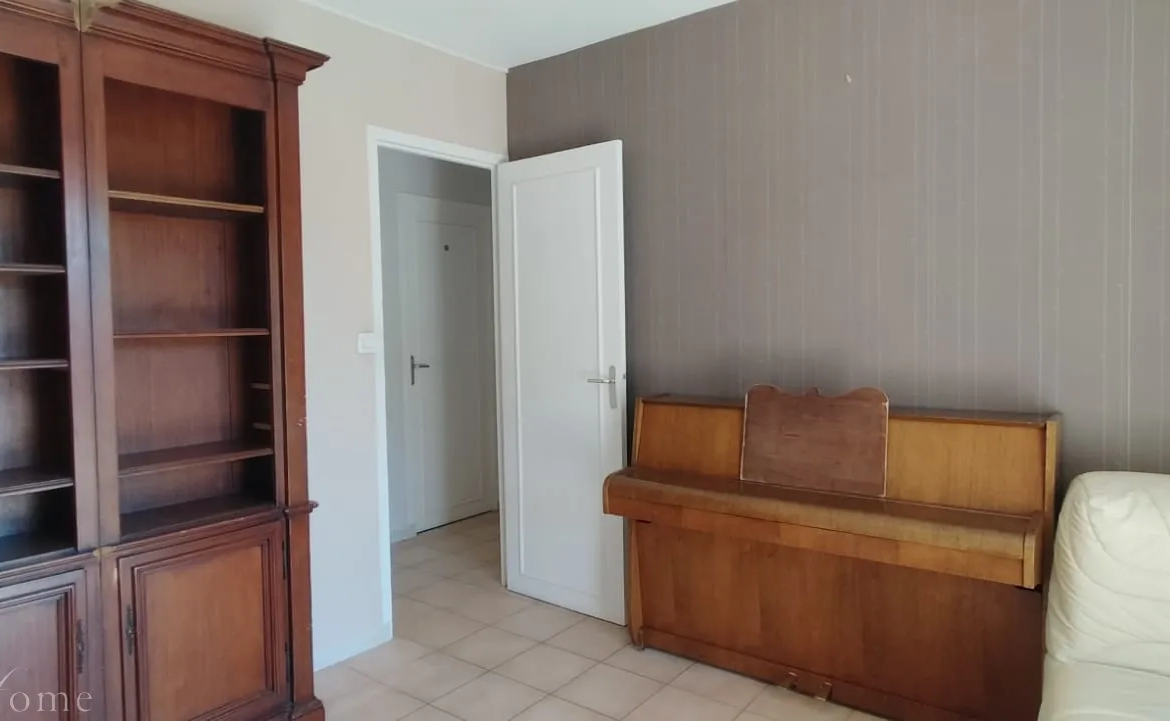 Vente appartement Quartier Croix de Fer à Nîmes de type 3 avec terrasse 9 m2, loggia, cave et garage 