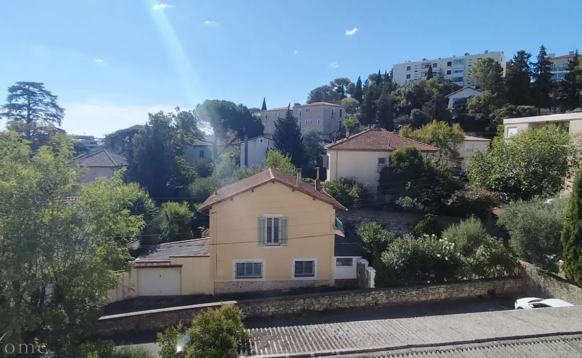 Vente appartement Quartier Croix de Fer à Nîmes de type 3 avec terrasse 9 m2, loggia, cave et garage 