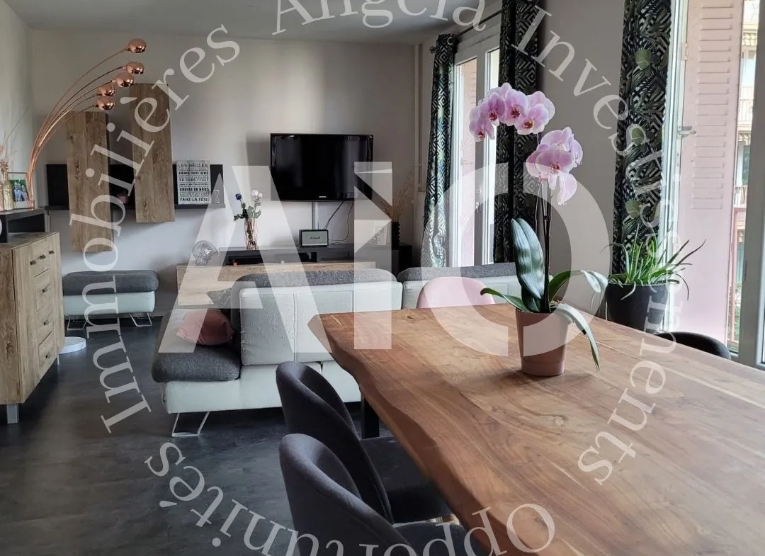 Grand appartement T4 dans la ville de Bron 