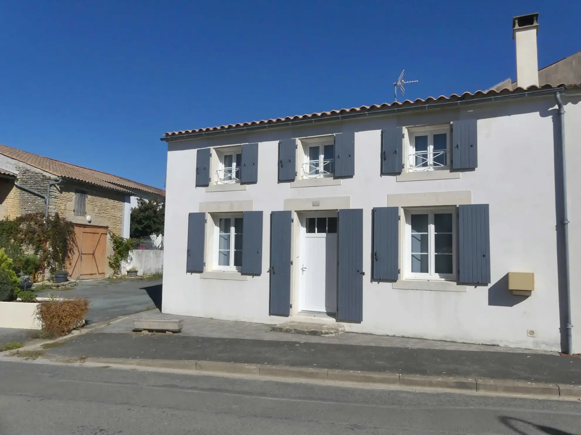 Maison de Village+Garage+Atelier et combles à Vandre 