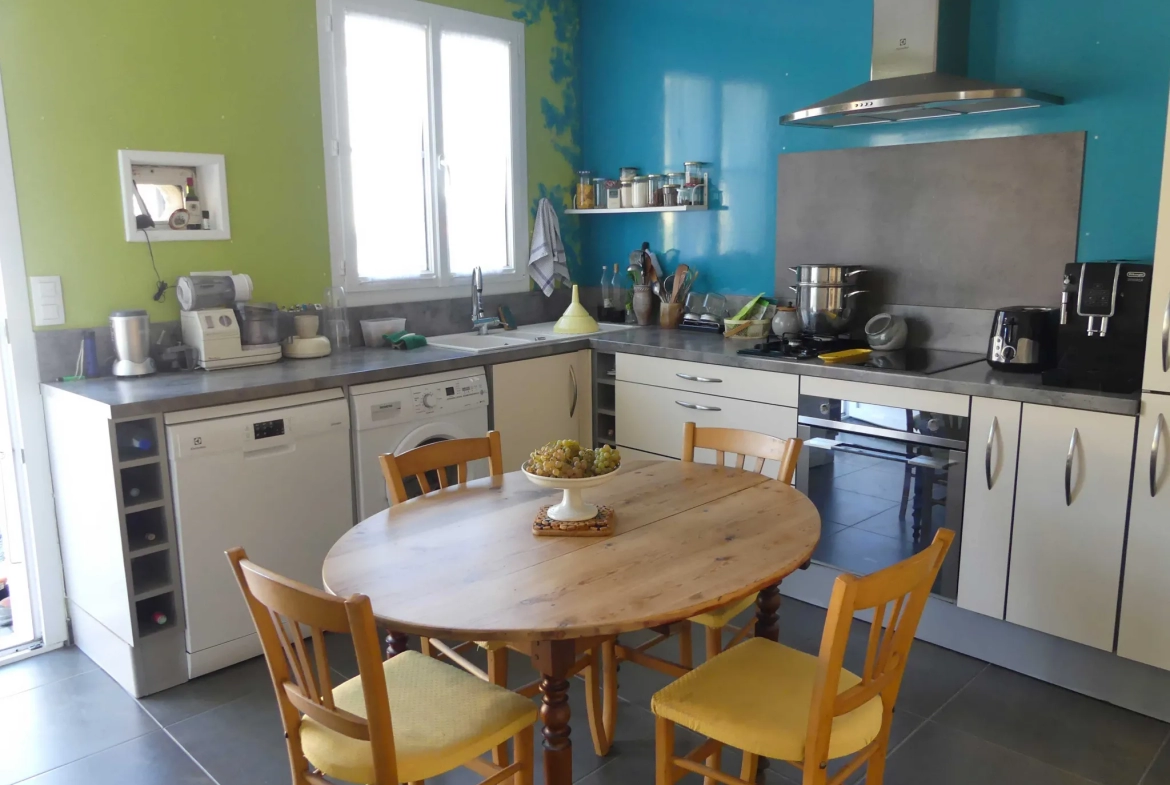 Maison de Village+Garage+Atelier et combles à Vandre 