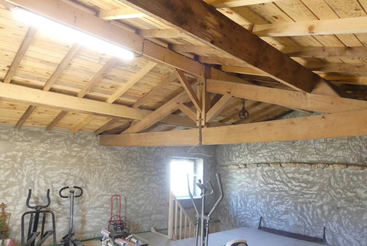 Maison de Village+Garage+Atelier et combles à Vandre 