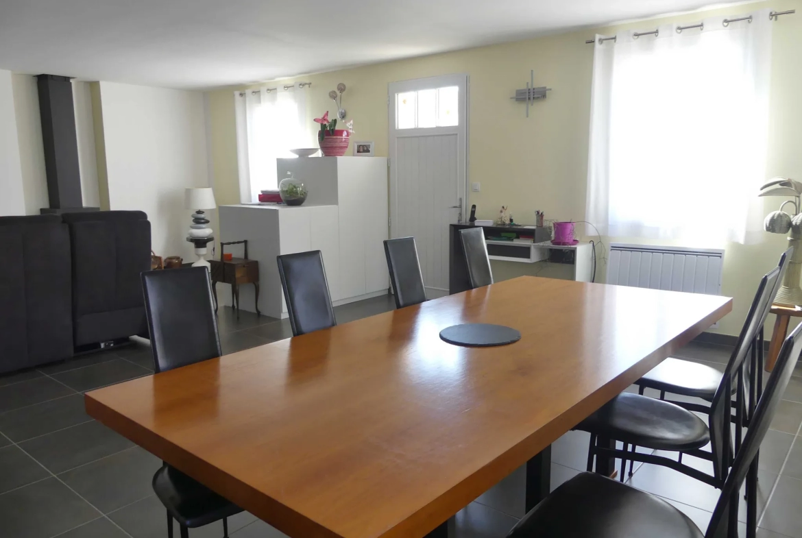 Maison de Village+Garage+Atelier et combles à Vandre 