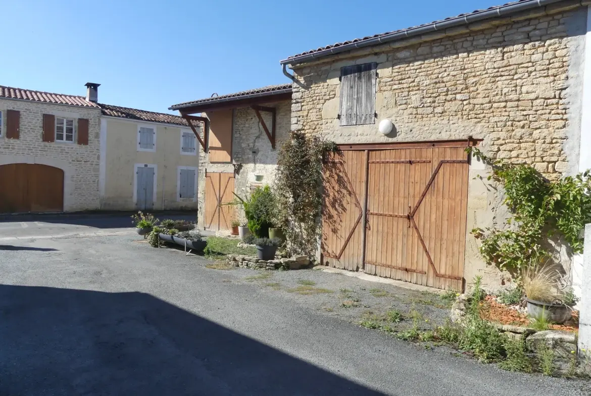 Maison de Village+Garage+Atelier et combles à Vandre 