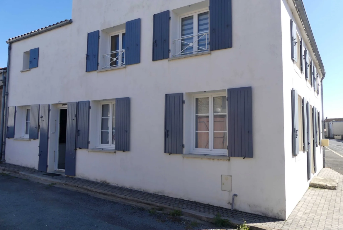 Maison de Village+Garage+Atelier et combles à Vandre 
