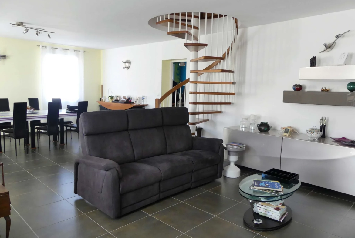 Maison de Village+Garage+Atelier et combles à Vandre 