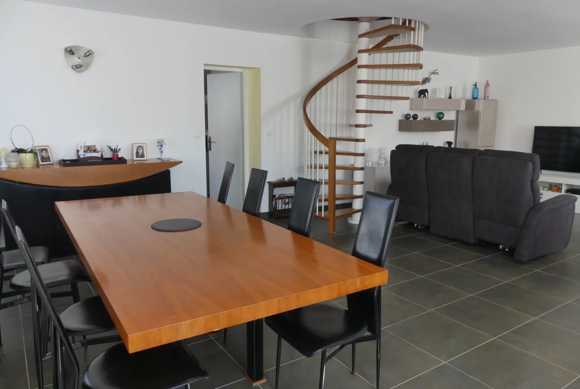 Maison de Village+Garage+Atelier et combles à Vandre 