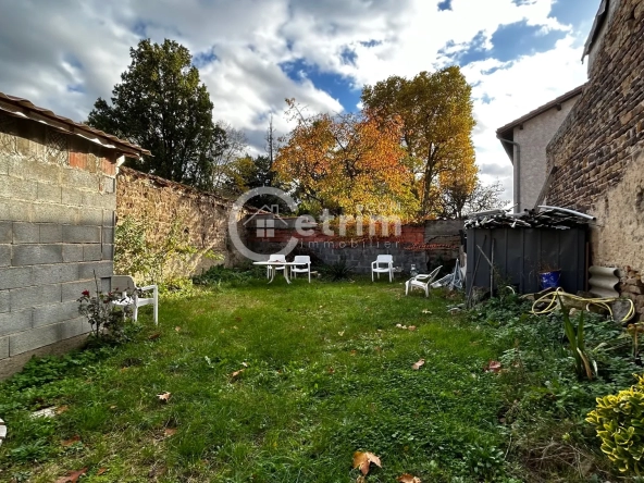 Belle maison en pierres avec jardin à LEZOUX 63190 
