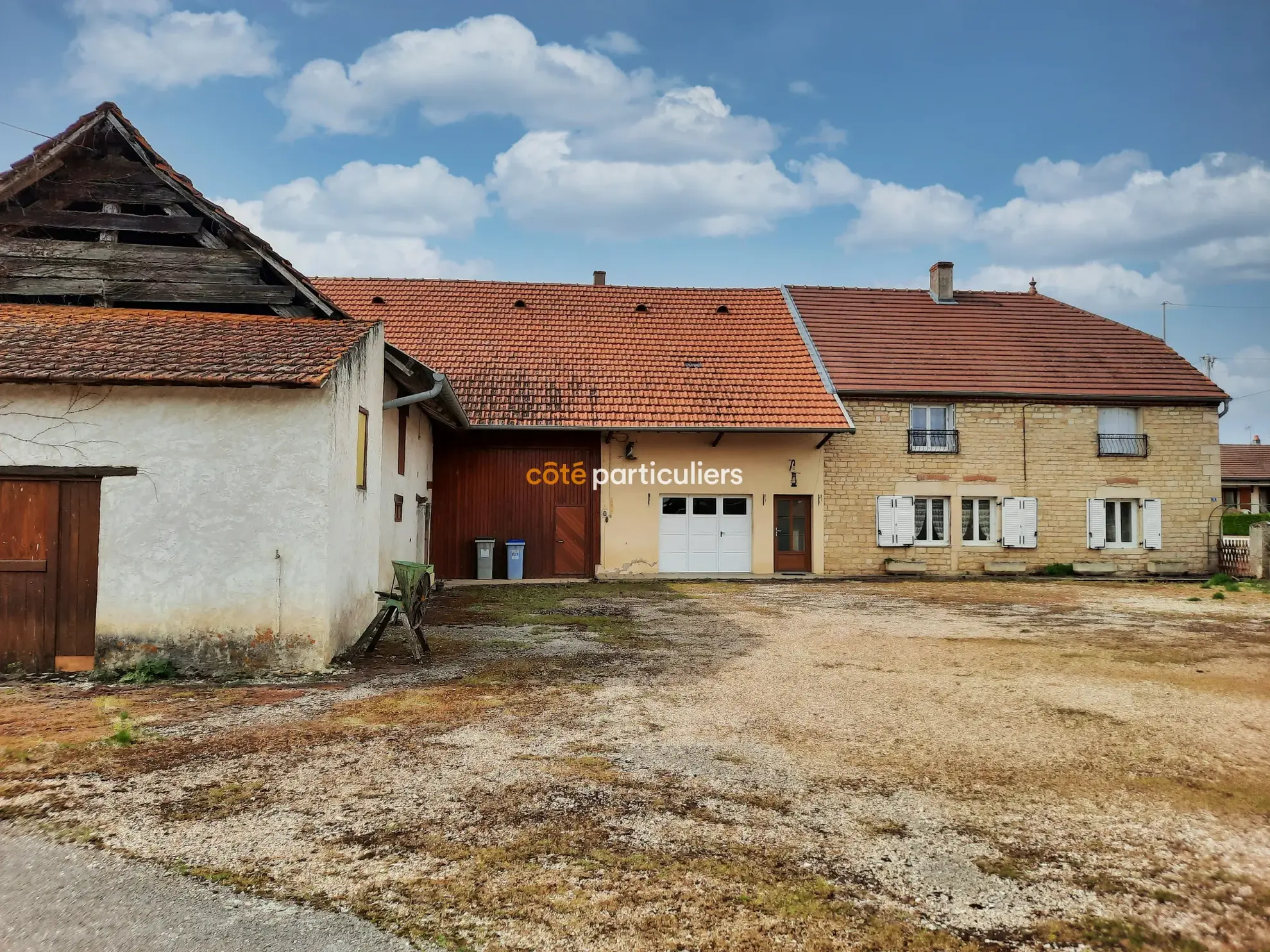 Grande Ferme à Rénover à Chemin 