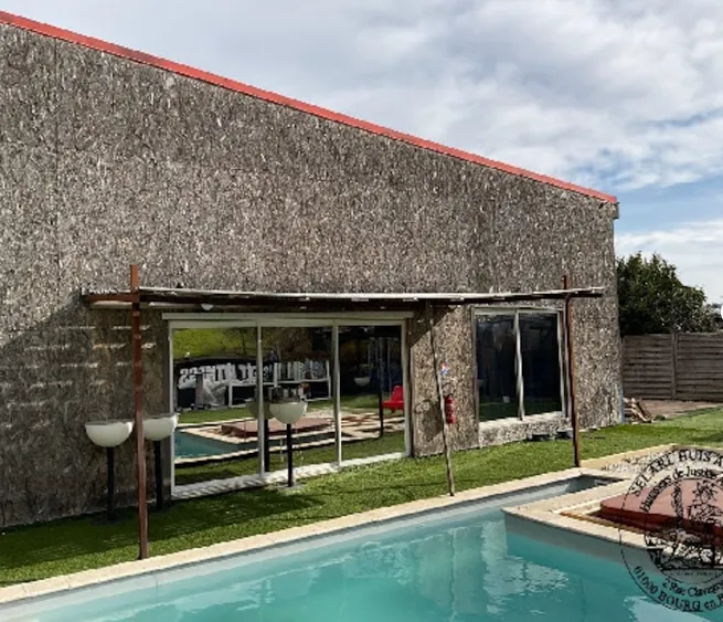 Immeuble à Bourg-En-Bresse : salle de sport, appartements, salon de coiffure 