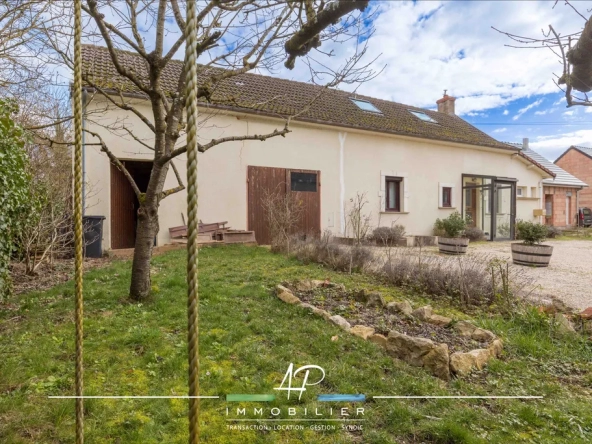 Maison Ancienne Rénovée à Etevaux avec Vue sur Champs