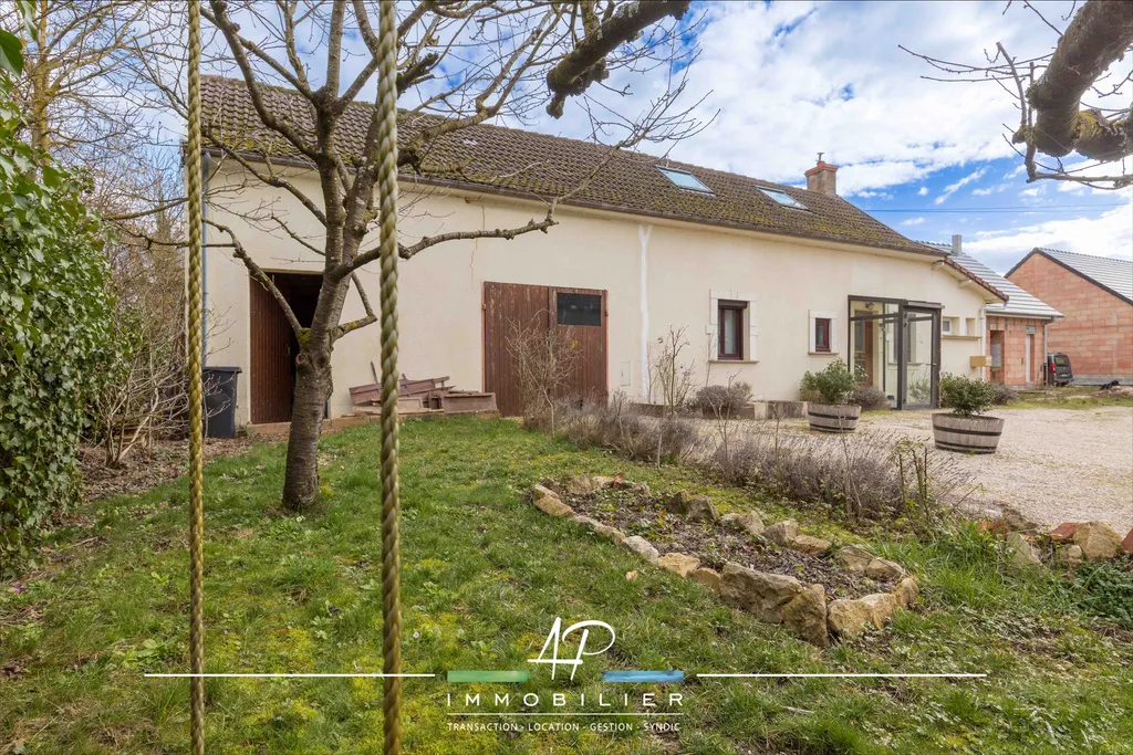 Maison Ancienne Rénovée à Etevaux avec Vue sur Champs 