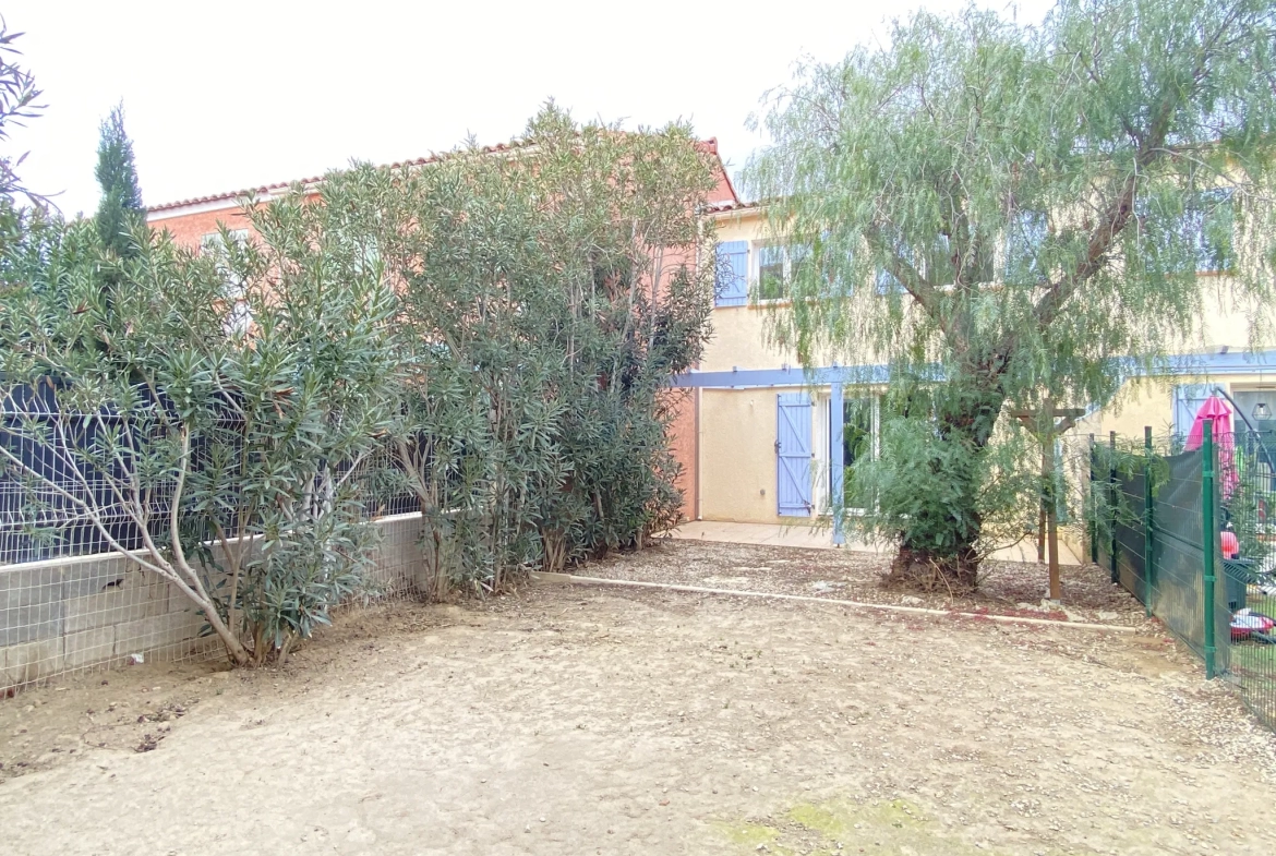 Villa deux faces avec jardin et garage à Saint-Estève 