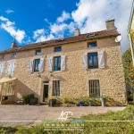 Maison ancienne rénovée à Curtil-Saint-Seine avec jardin et garage