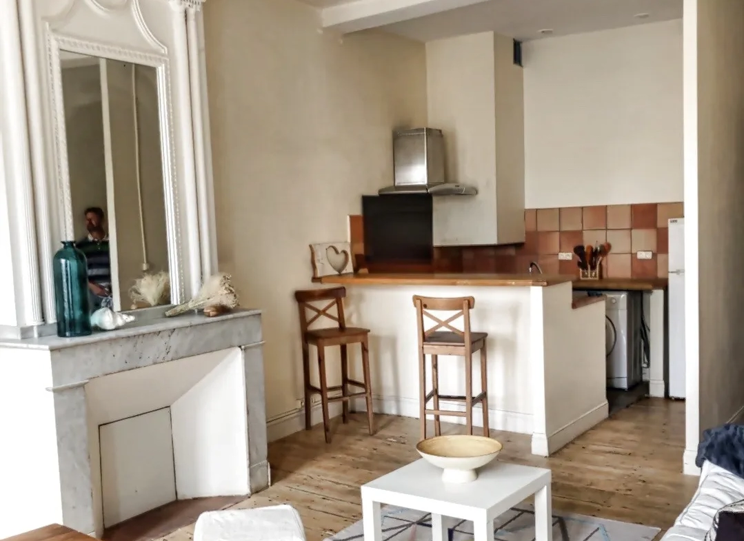 Appartement de village à Levignac (31530) - 1 chambre, bureau et cheminée 