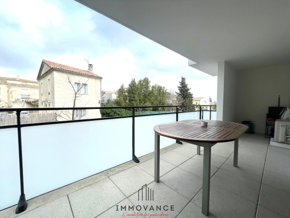Modern Two-Room Apartment with Terrace and Parking in Restinclières