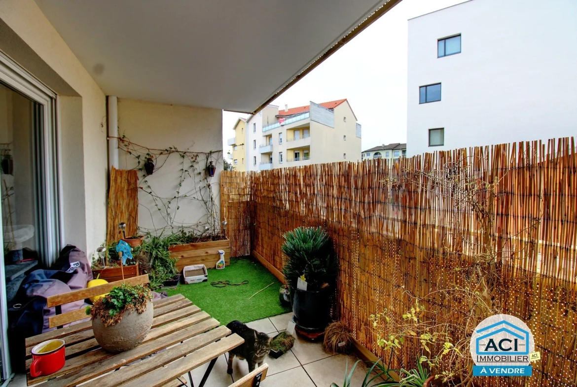 Appartement de T3 avec terrasse et garage à Décines-Charpieu 